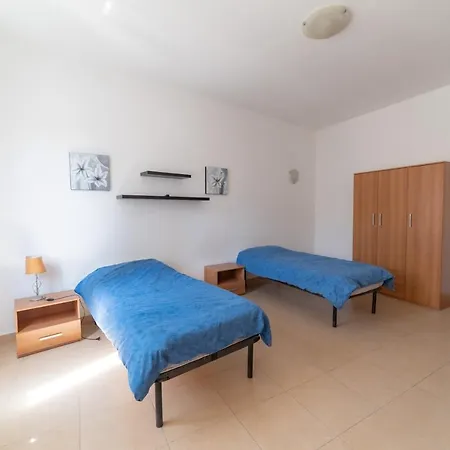Two Bedroom In The Heart Of St Julians *